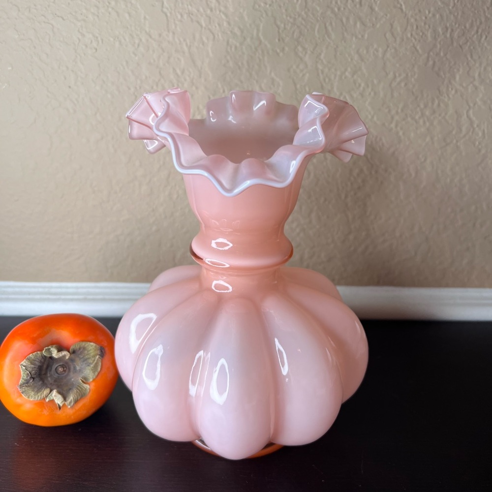 Vintage Fenton Art Glass 8” Dusty Rose Pink Overlay Melon Vase w Double Crimped - Picture 2 of 10
